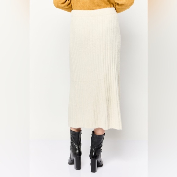 Aerie Cream Ribbed Midi Skirt
#1274 - Picture 7 of 9